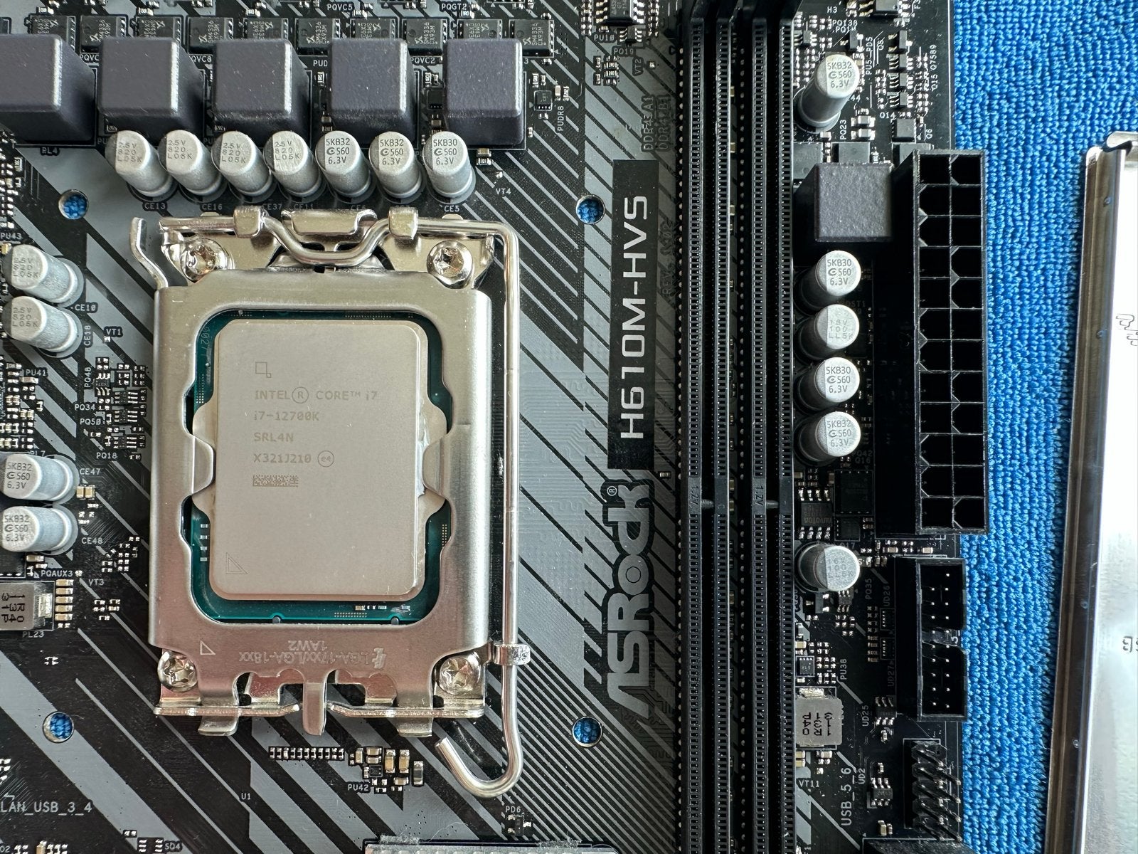 Intel Core i7-12700K met ASRock H610M-HVS en CPU cooler, Ophalen of Verzenden, Zo goed als nieuw, 12-core, 3 tot 4 Ghz