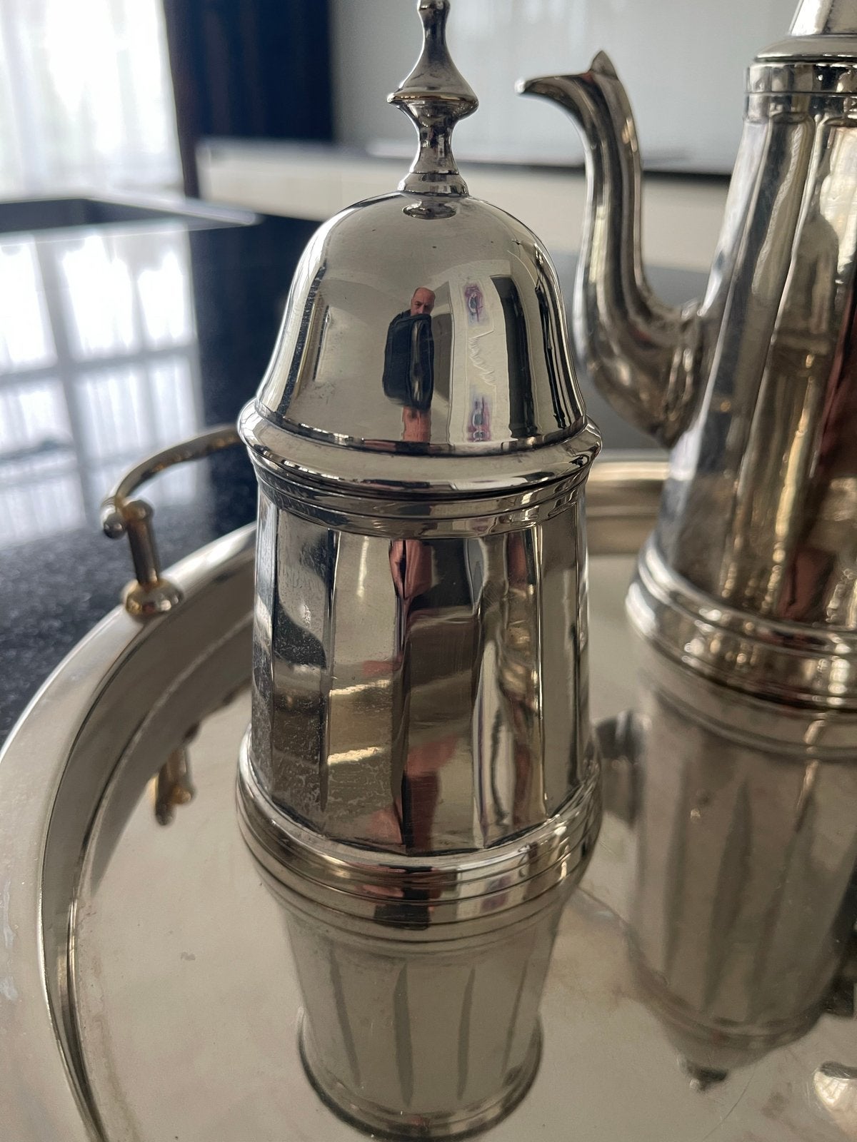 Verzilverd theeservies met dienblad, Ophalen