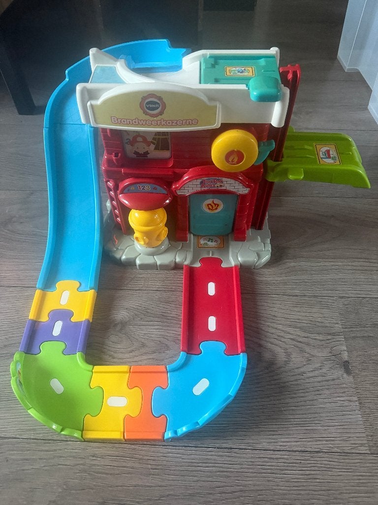 VTECH Toet toet auto's Brandweerkazerne, Kinderen en Baby's, Ophalen of Verzenden, Gebruikt, 2 tot 4 jaar