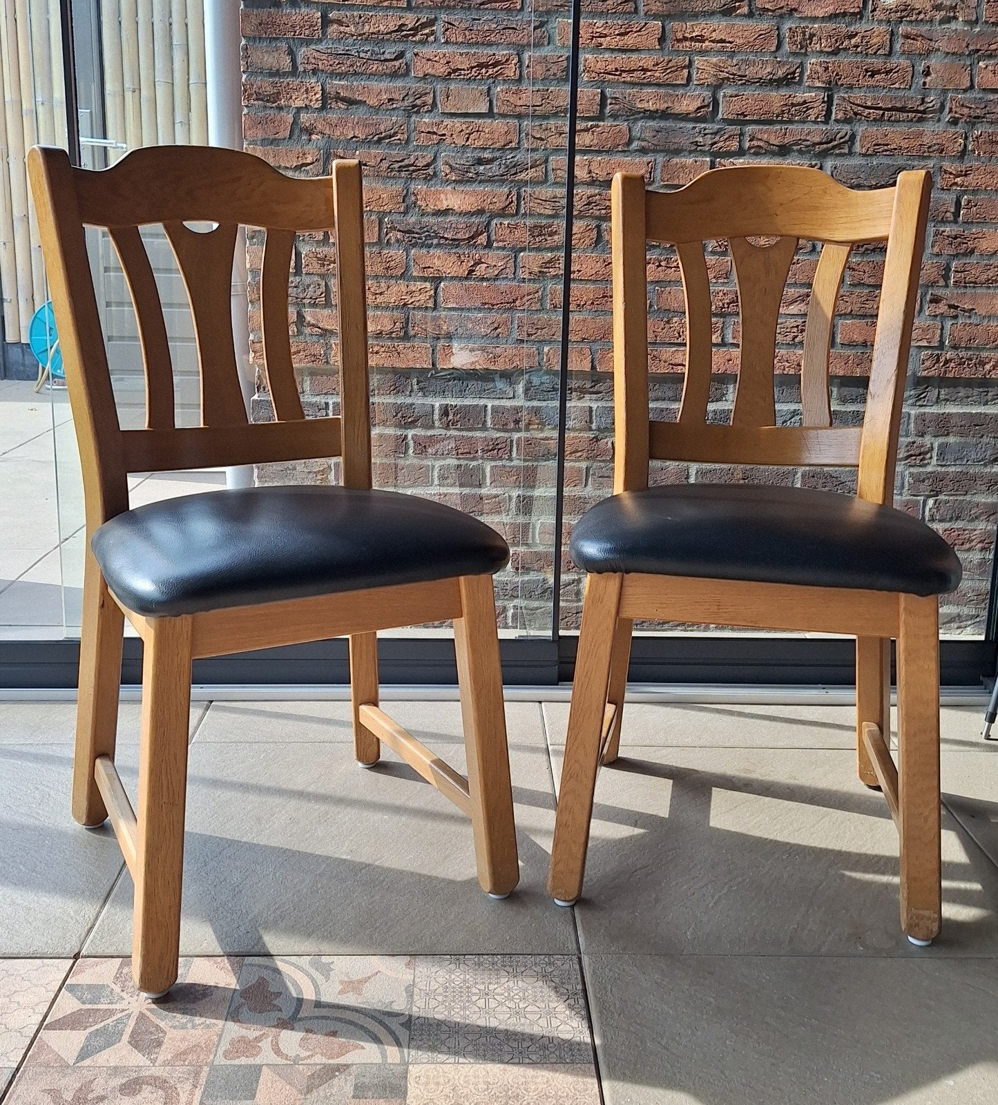 2 eikenhoutenstoelen zwart leer bekleding, Ophalen, Gebruikt, Zwart, Leer