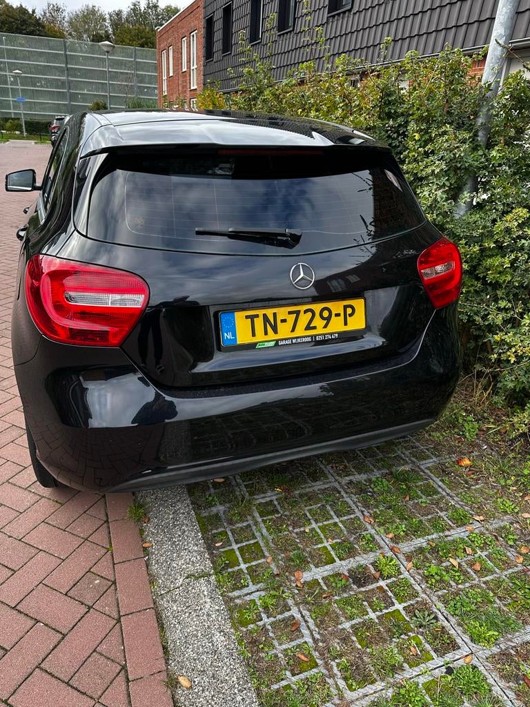 Mercedes-Benz A-Klasse A180 Automaat 5 deurs Zwart, Auto's, Mercedes-Benz, 1295 kg, 4 cilinders, 1595 cc, 1200 kg