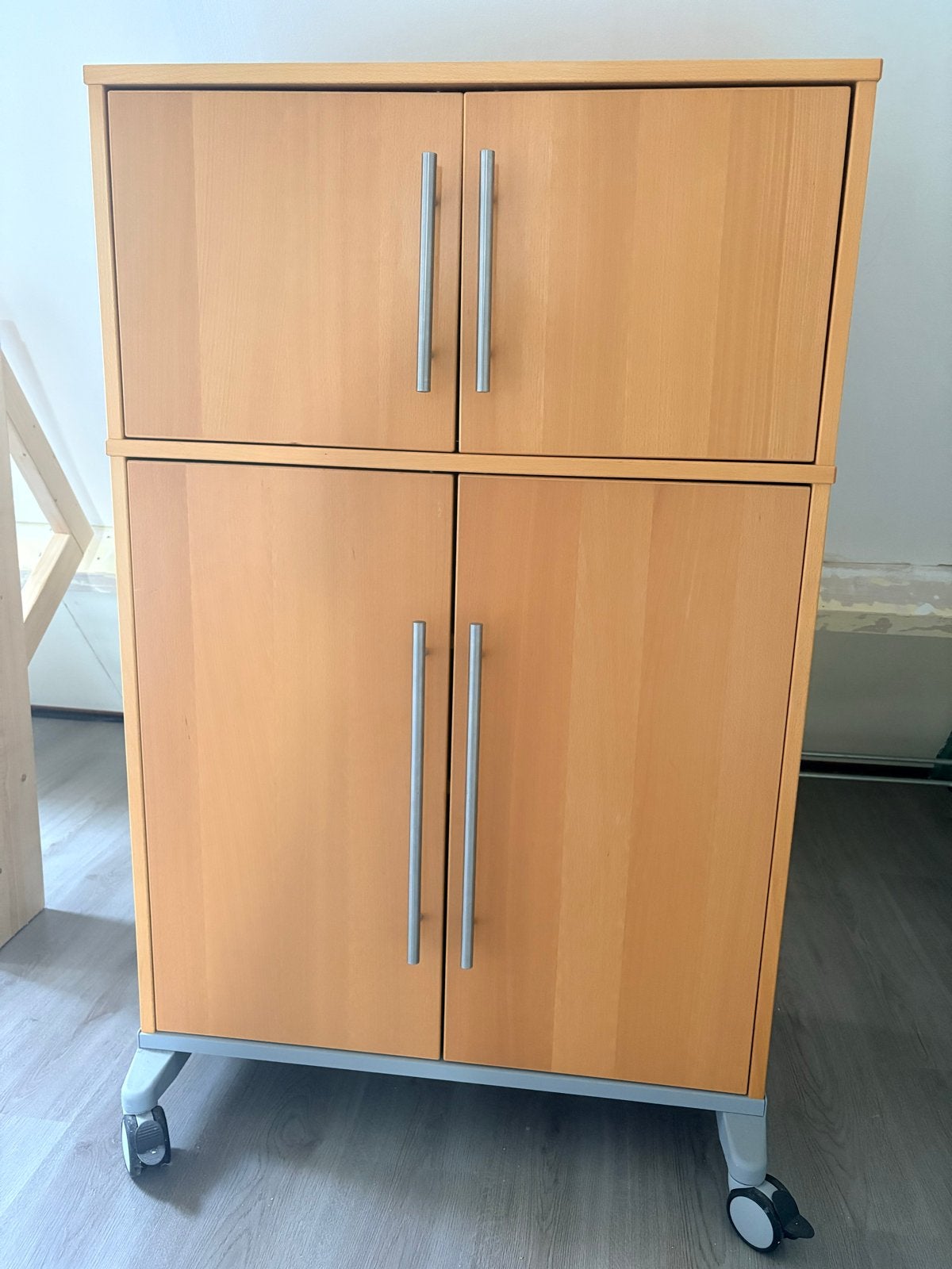 Archiefkast op wielen - Gratis af te halen, Gebruikt, 100 tot 150 cm, Meerdere deuren, 25 tot 50 cm