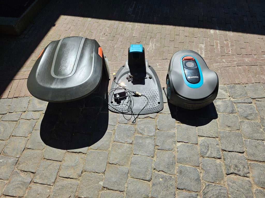 Gardena Robotmaaier Type 250 met garage en toebehoren, Tuin en Terras, Robotmaaiers, Ophalen of Verzenden, Zo goed als nieuw, Minder dan 20 cm