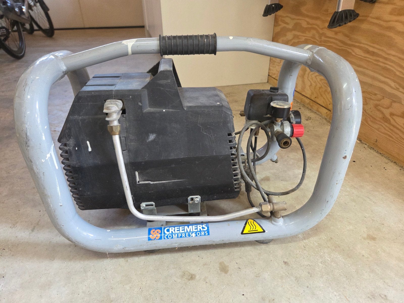 compressor, Doe-het-zelf en Verbouw, Compressors, Ophalen, Gebruikt, 6 tot 10 bar, Minder dan 200 liter/min