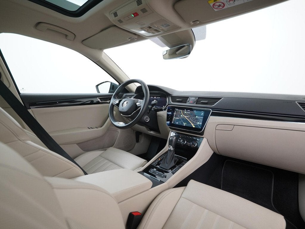 Skoda Superb Combi 1.4 TSI iV Laurin & Klement | Panoramadak, Auto's, Skoda, 12 maanden, Gebruikt, 1668 kg, Hybride Elektrisch/Benzine