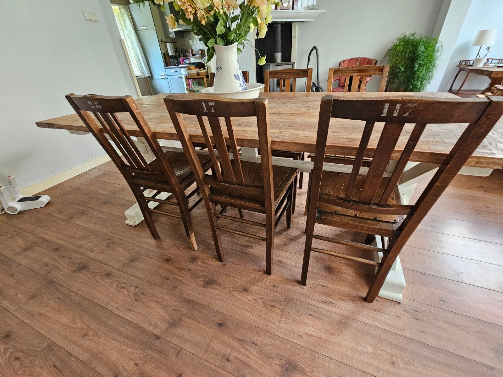 Foto 5 van Hele mooie, grote, landelijke eettafel