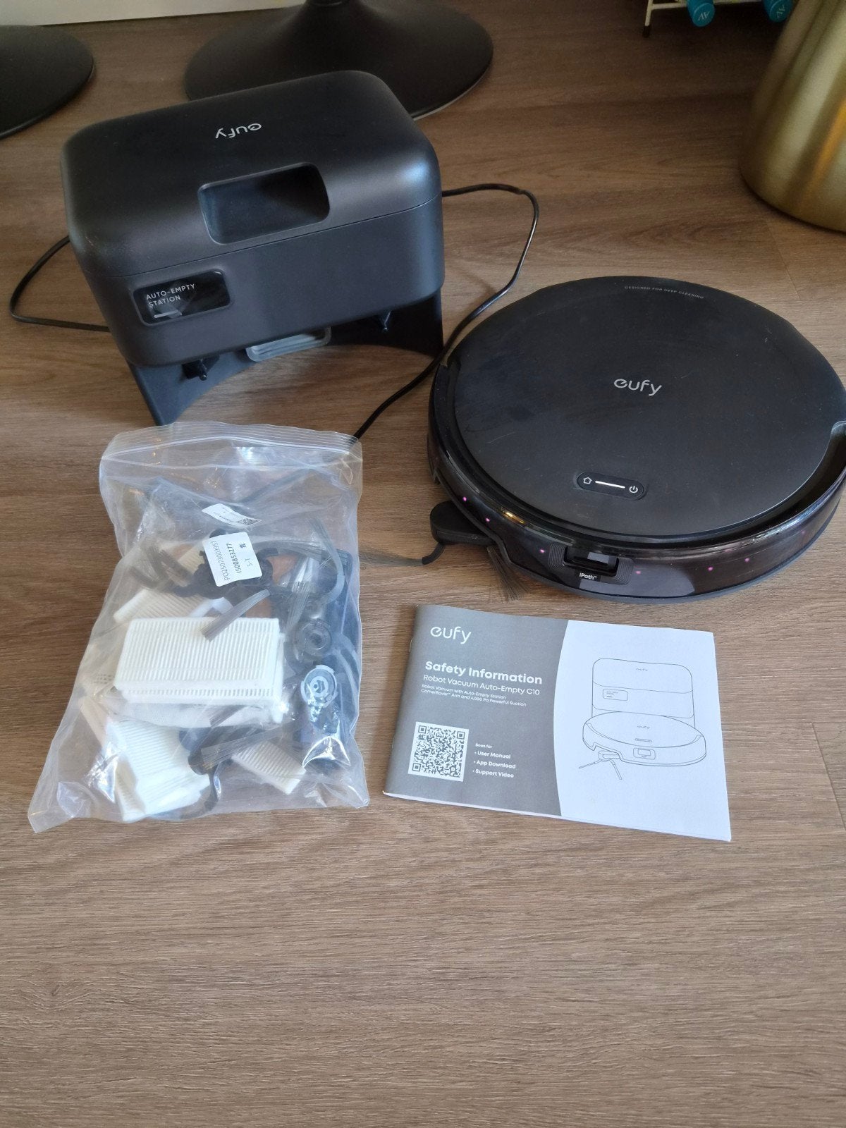 Eufy Robotstofzuiger c10 met Auto-Empty Station, Ophalen, Automatisch legen, Zo goed als nieuw, Robotstofzuiger