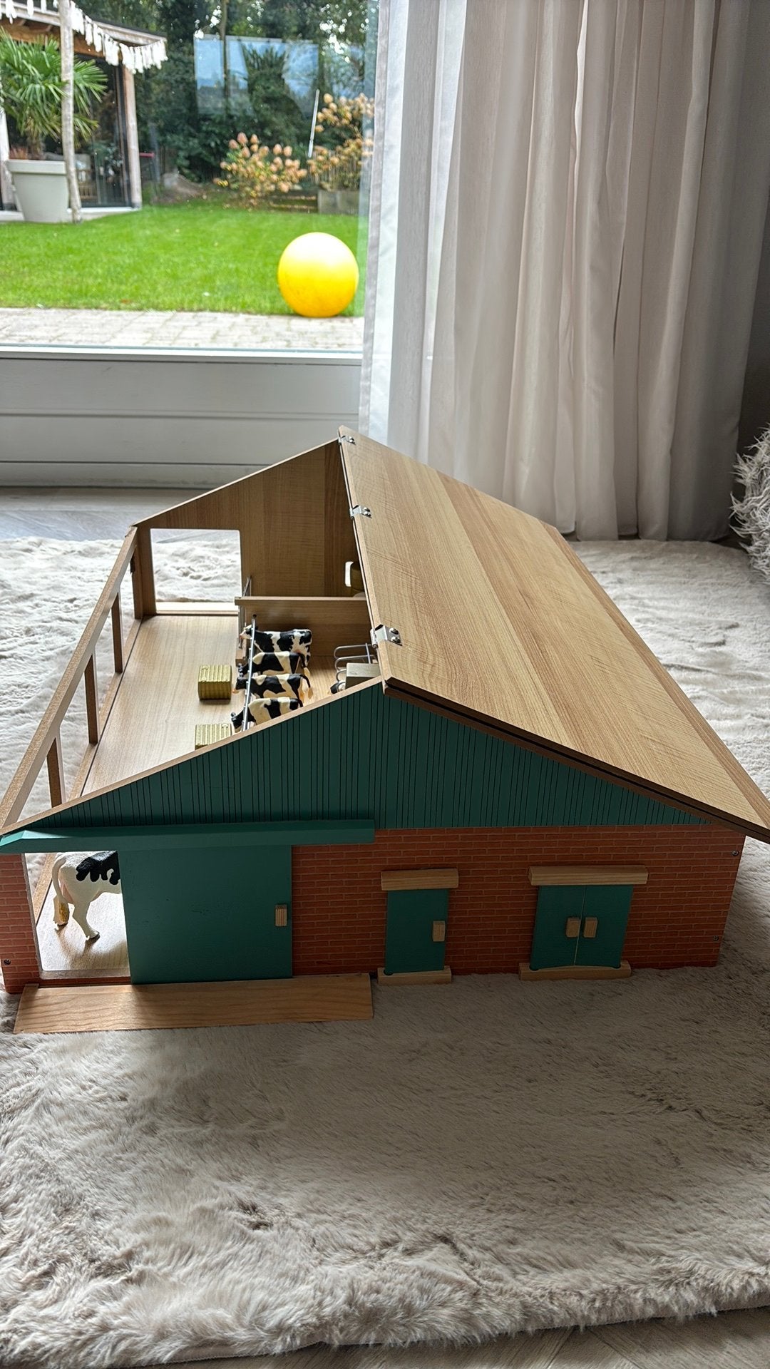 Kids Globe Ligboxenstal voor koeien met rijstrook, Ophalen, Gebruikt