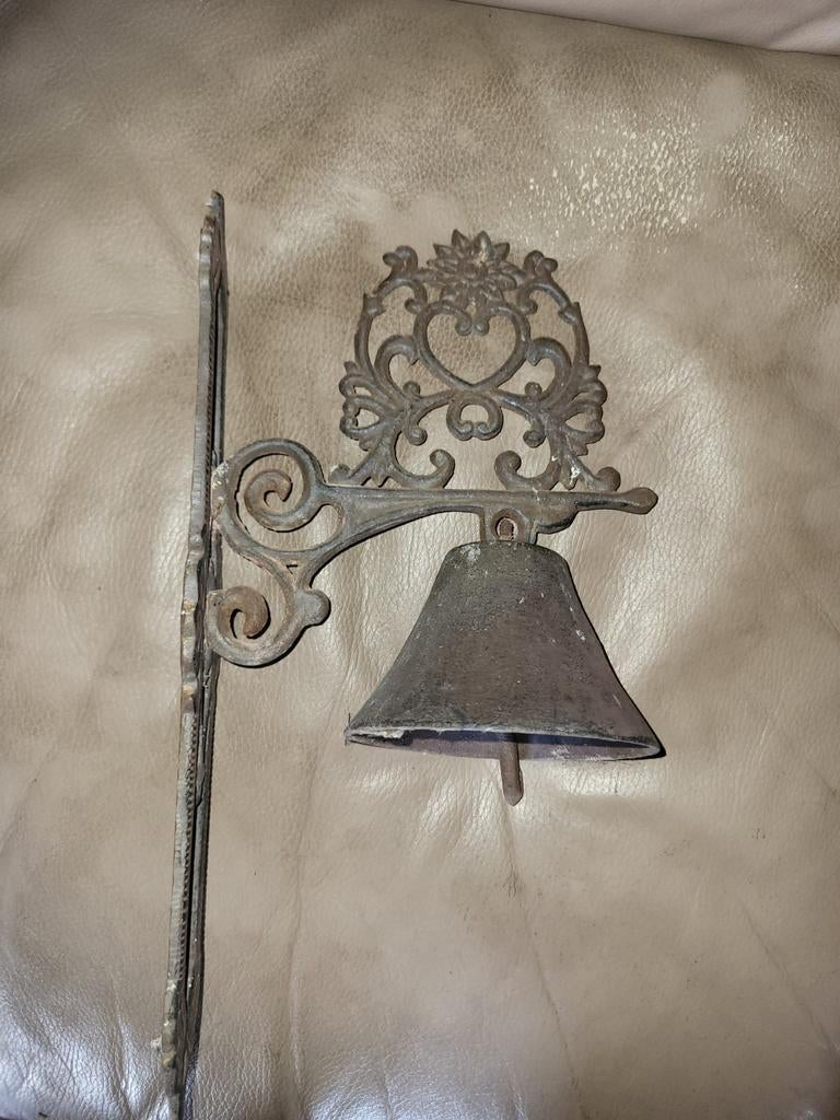Mooie gietijzeren bel met houder, Ophalen of Verzenden