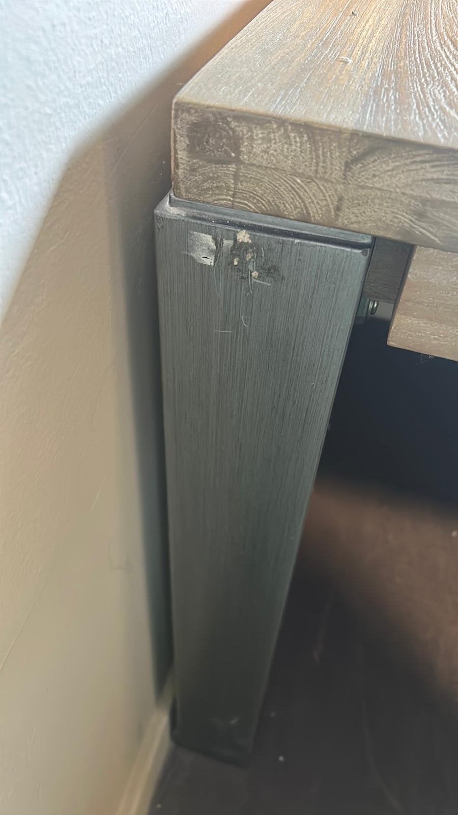 Tafel met lichte gebruikssporen, Gebruikt, 100 tot 150 cm, Vier personen, Rechthoekig