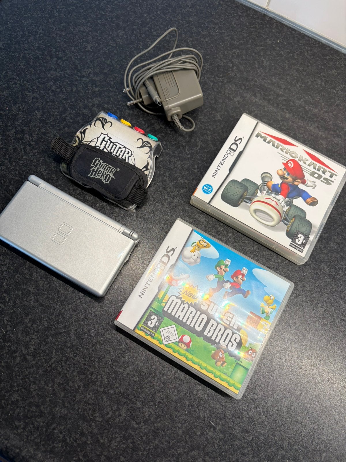 Nintendo ds lite in zeer nette staat met populaire spellen, Spelcomputers en Games, Spelcomputers | Nintendo 2DS en 3DS, Verzenden