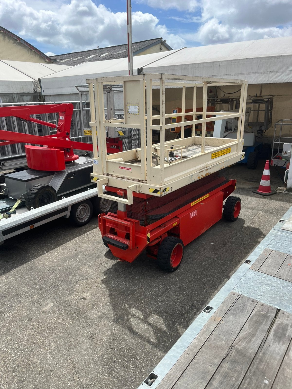 Schaarhoogwerker Holland Lift Monostar-Y83EL12,  10,3 meter!, Ophalen of Verzenden, IZi-hoogwerkerhuren, Info@izi-hoogwerkerhuren.nl