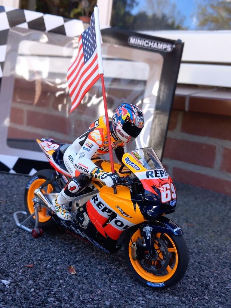 Honda RC211V #69 Nicky Hayden World Champion MotoGP 2006, Ophalen of Verzenden, Nieuw, 1:9 t/m 1:12, Motor