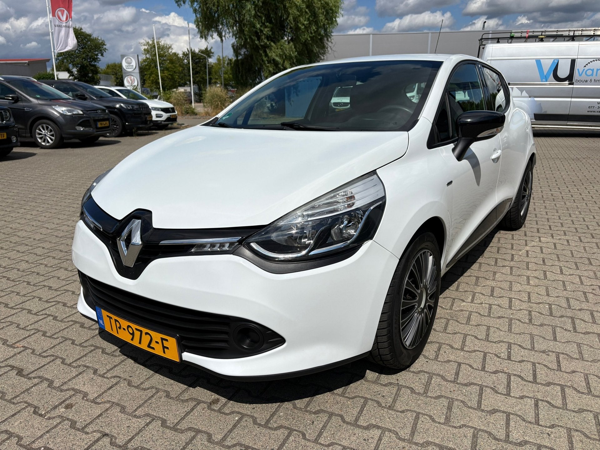 Renault Clio 1.2 16V (RIJKLAARPRIJS/BOVAG), Auto's, Voorwielaandrijving, 12 maanden, Stof, Gebruikt