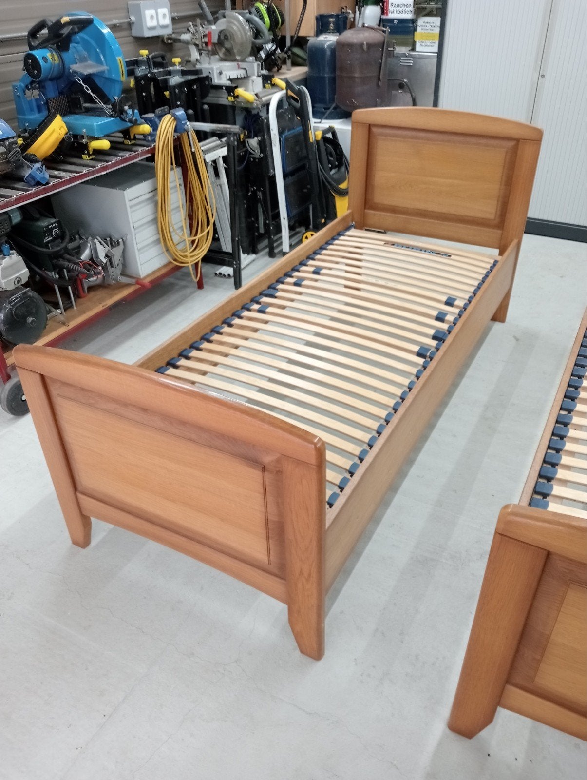 2 x Eikenhouten eenpersoonsbed met lattenbodem (80x200 cm), Ophalen, Eenpersoons, Bruin, Klassiek