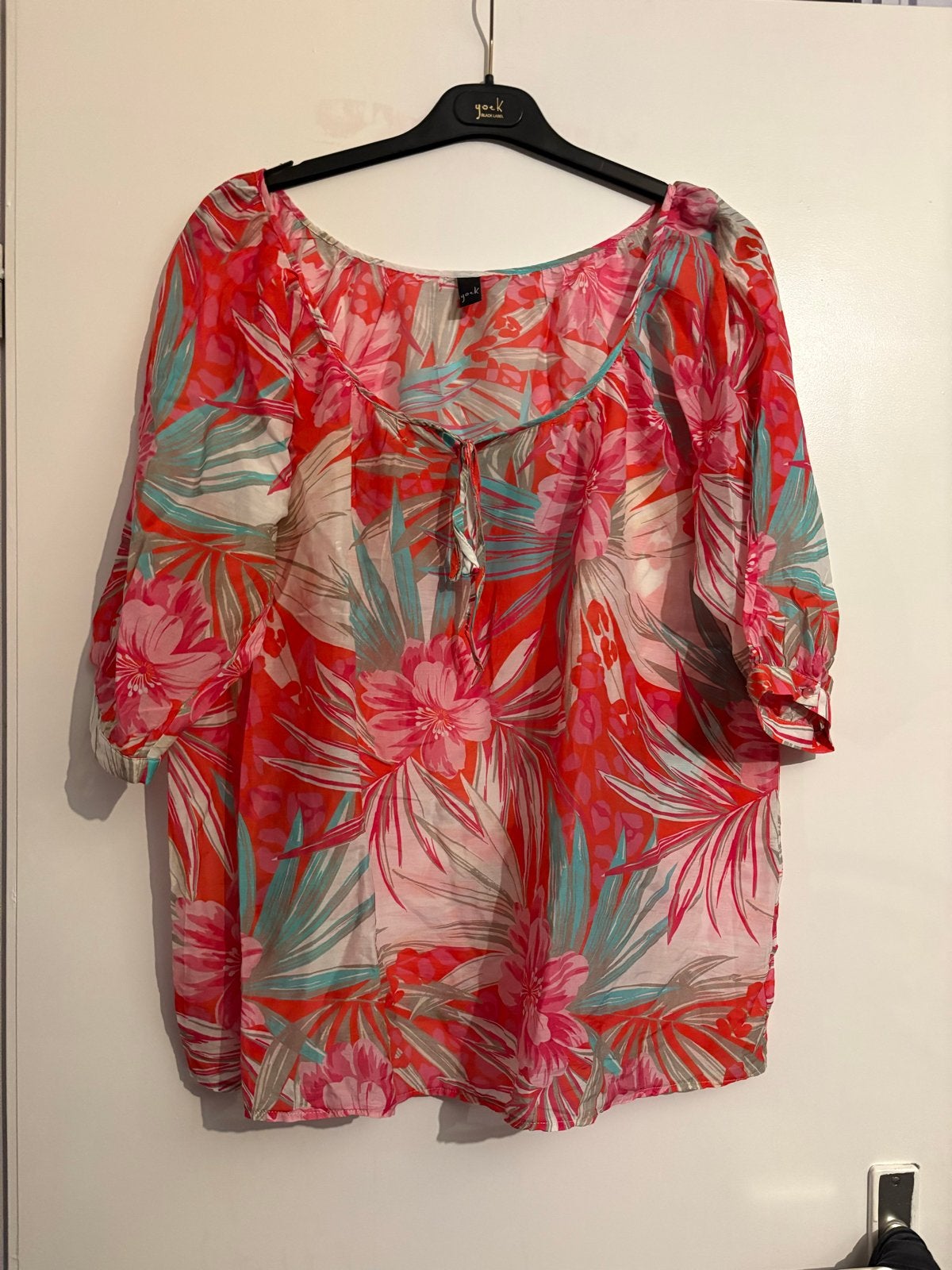Yoek blouse met bloemenprint - Maat M, nieuw, Kleding | Dames, Ophalen of Verzenden, Nieuw, Meerkleurig, Blouse of Tuniek