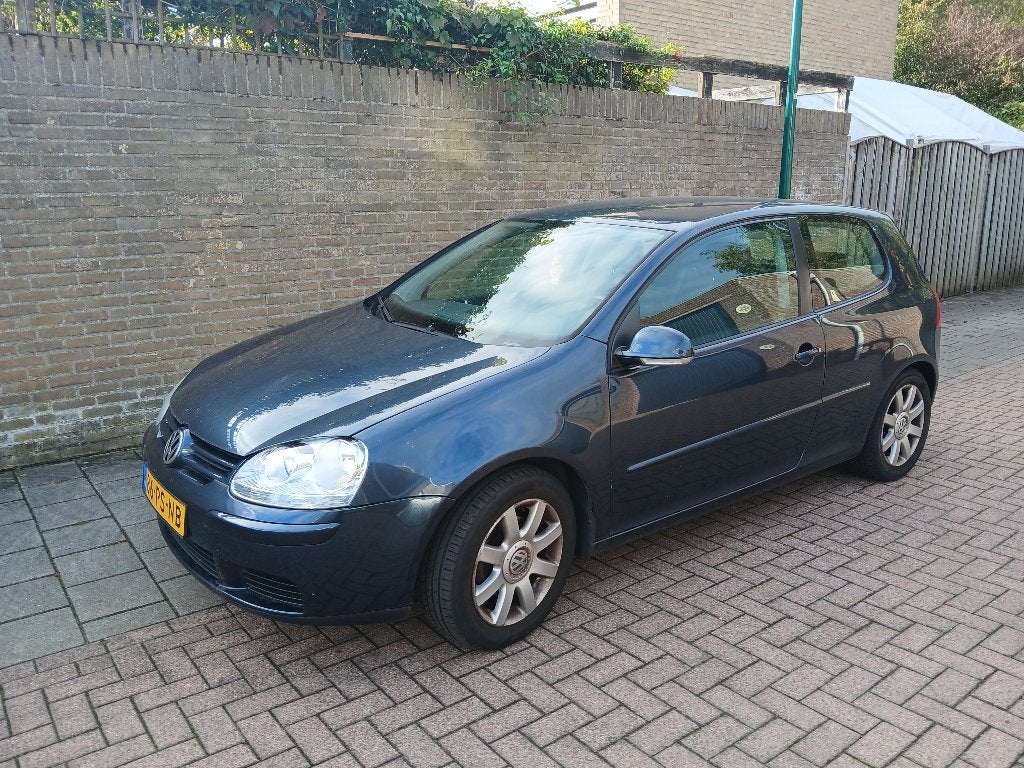 Volkswagen Golf 1.6 16V FSI 2004 14 mnd apk, Auto's, Voorwielaandrijving, 4 cilinders, Blauw, 620 kg