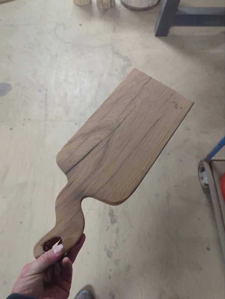 Eikenhouten snij- of serveerplank met uniek handvat, Hout, Snij-/serveerplank, Nieuw, Ophalen of Verzenden