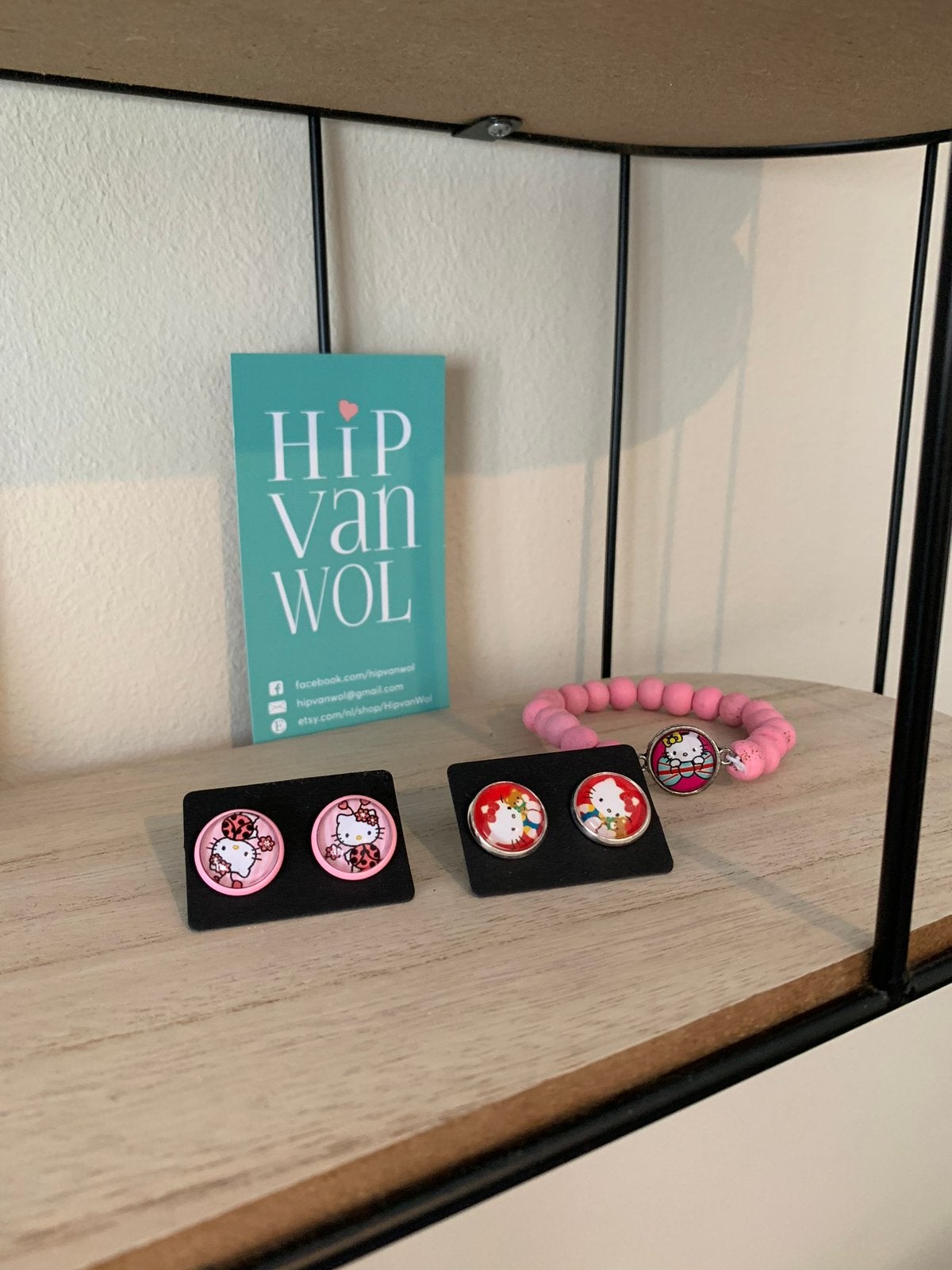 Hello Kitty, Sieraden, Tassen en Uiterlijk, Oorbellen, Nieuw, Knopjes of Stekers, Overige materialen, Roze, Ophalen of Verzenden