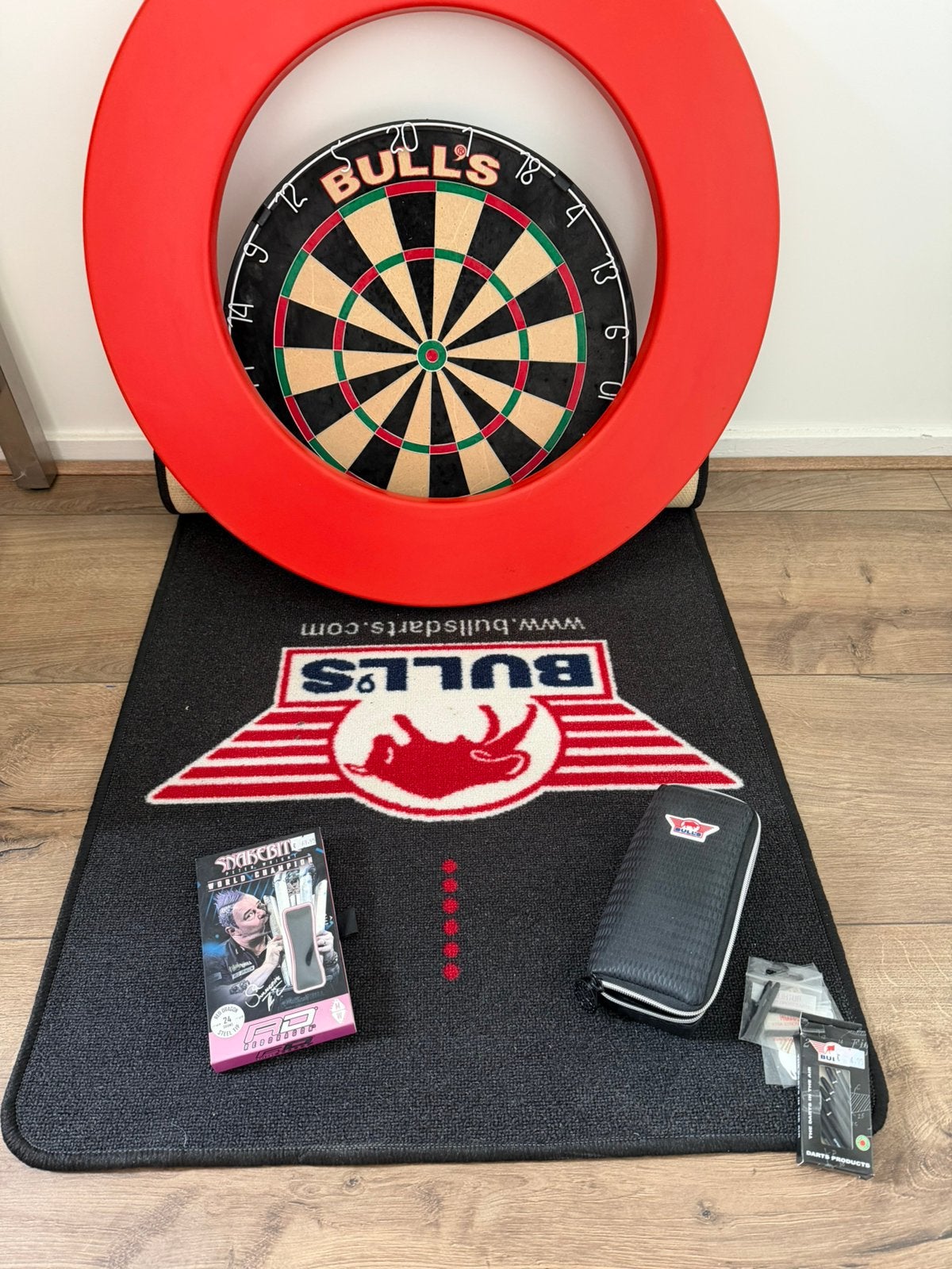 Nette dart set weinig gebruikt, Ophalen, Zo goed als nieuw, Dartbord