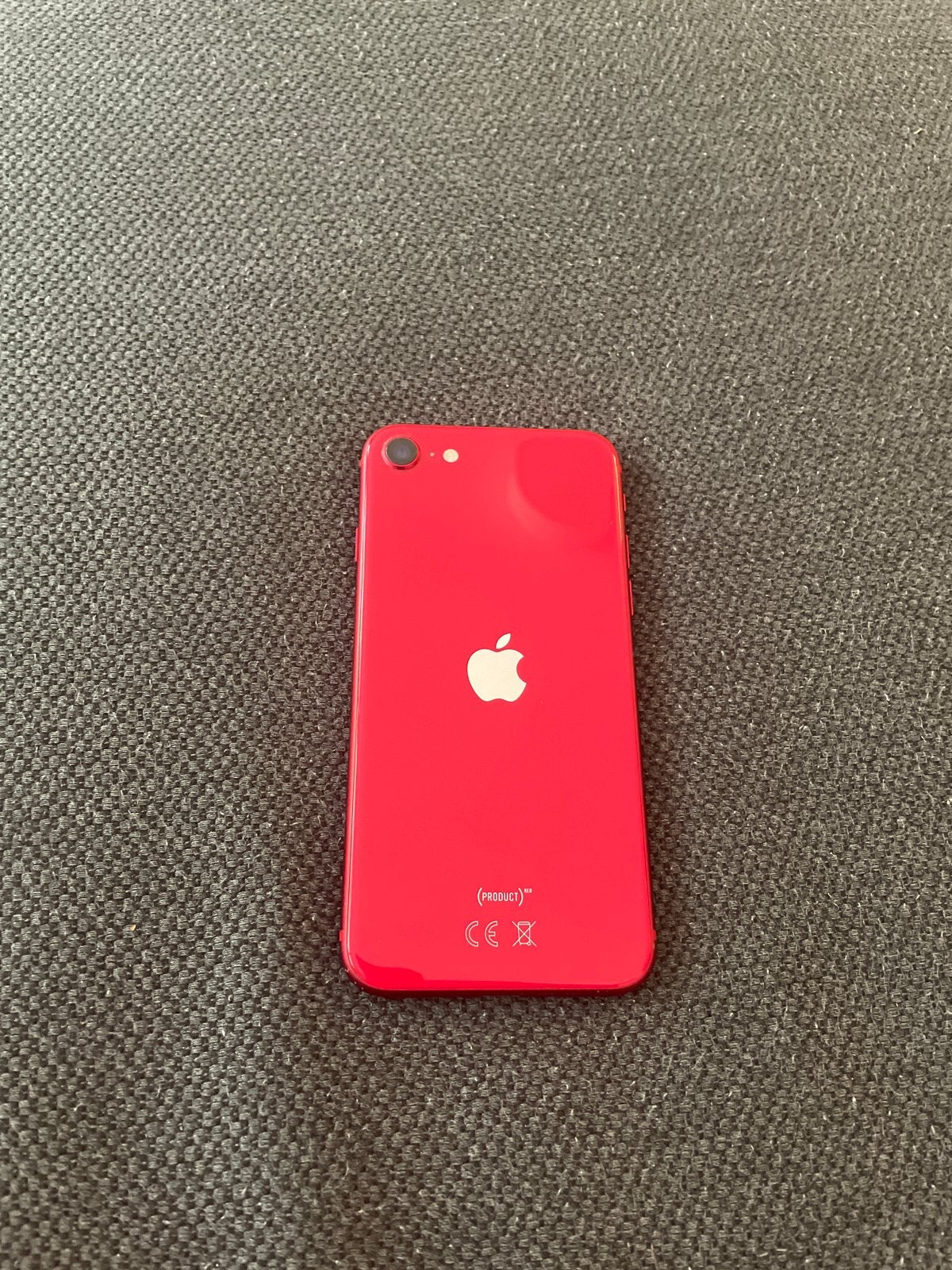 iPhone SE (2020) Rood - Goede staat met hoesje, Gebruikt, Ophalen of Verzenden, 64 GB, IPhone SE (2020)