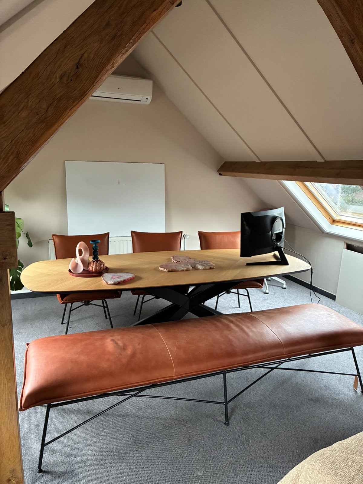 Jess Design eetkamerset bestaande uit bank en 3 draaistoelen, Ophalen, Nieuw
