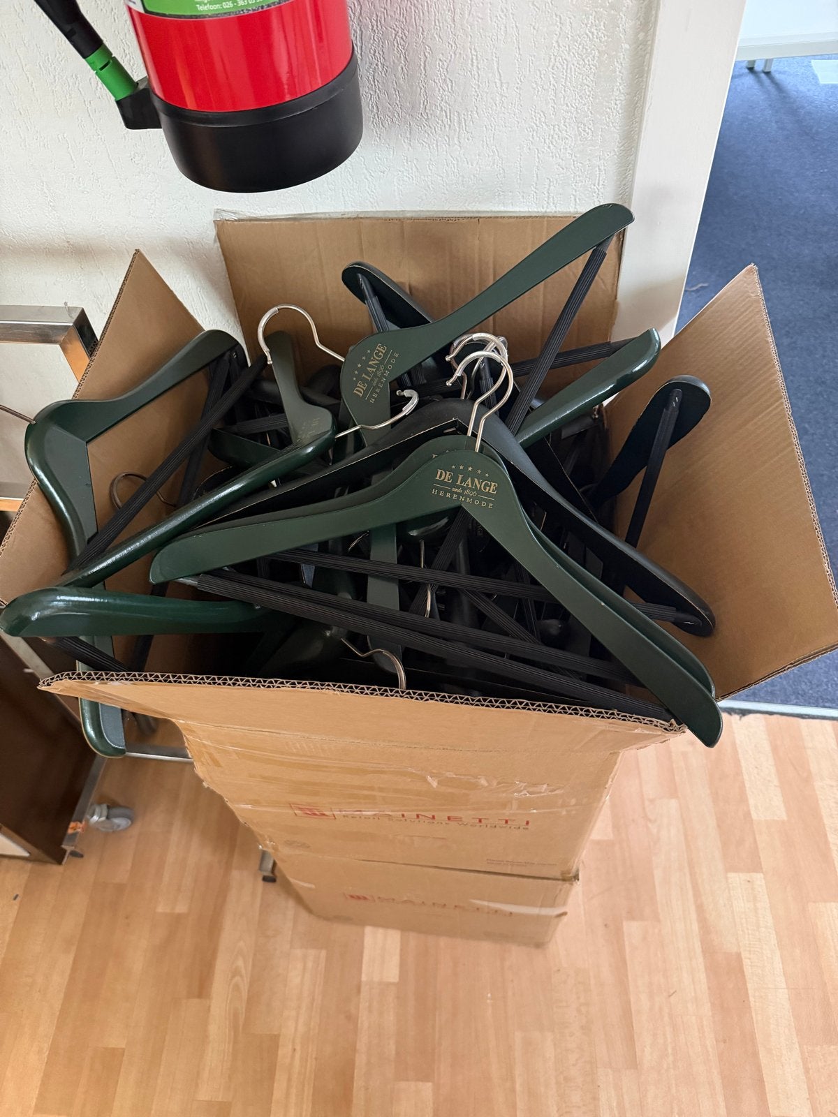 Originele De Lange Hermode kledinghangers – Groothandel, Ophalen of Verzenden, Zo goed als nieuw, Hout, Kinderen en Volwassenen