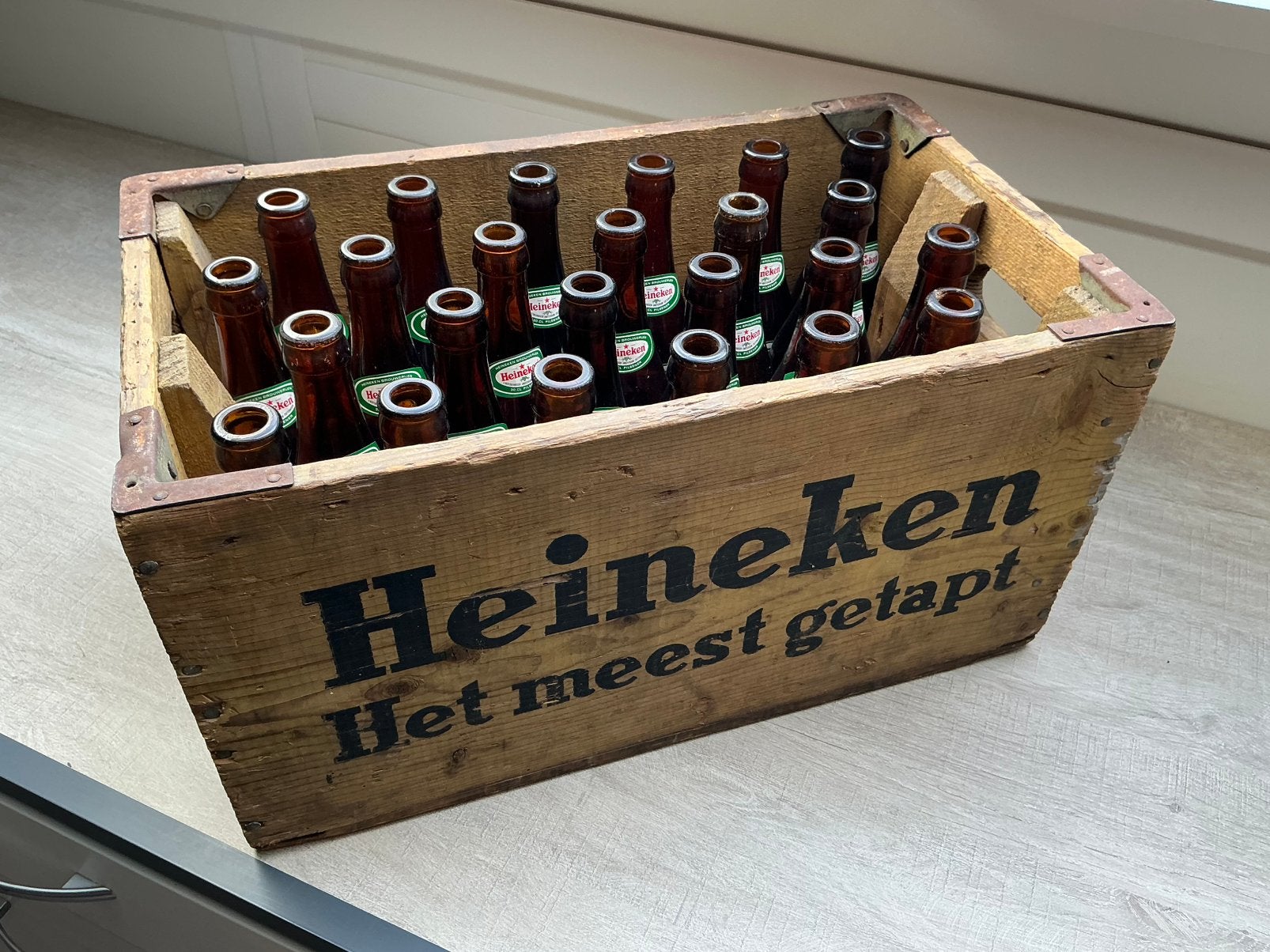 Heineken krat bier van hout uit1966 met 24 oude bierflesjes, Verzamelen, Ophalen, Zo goed als nieuw, Flesje(s), Heineken