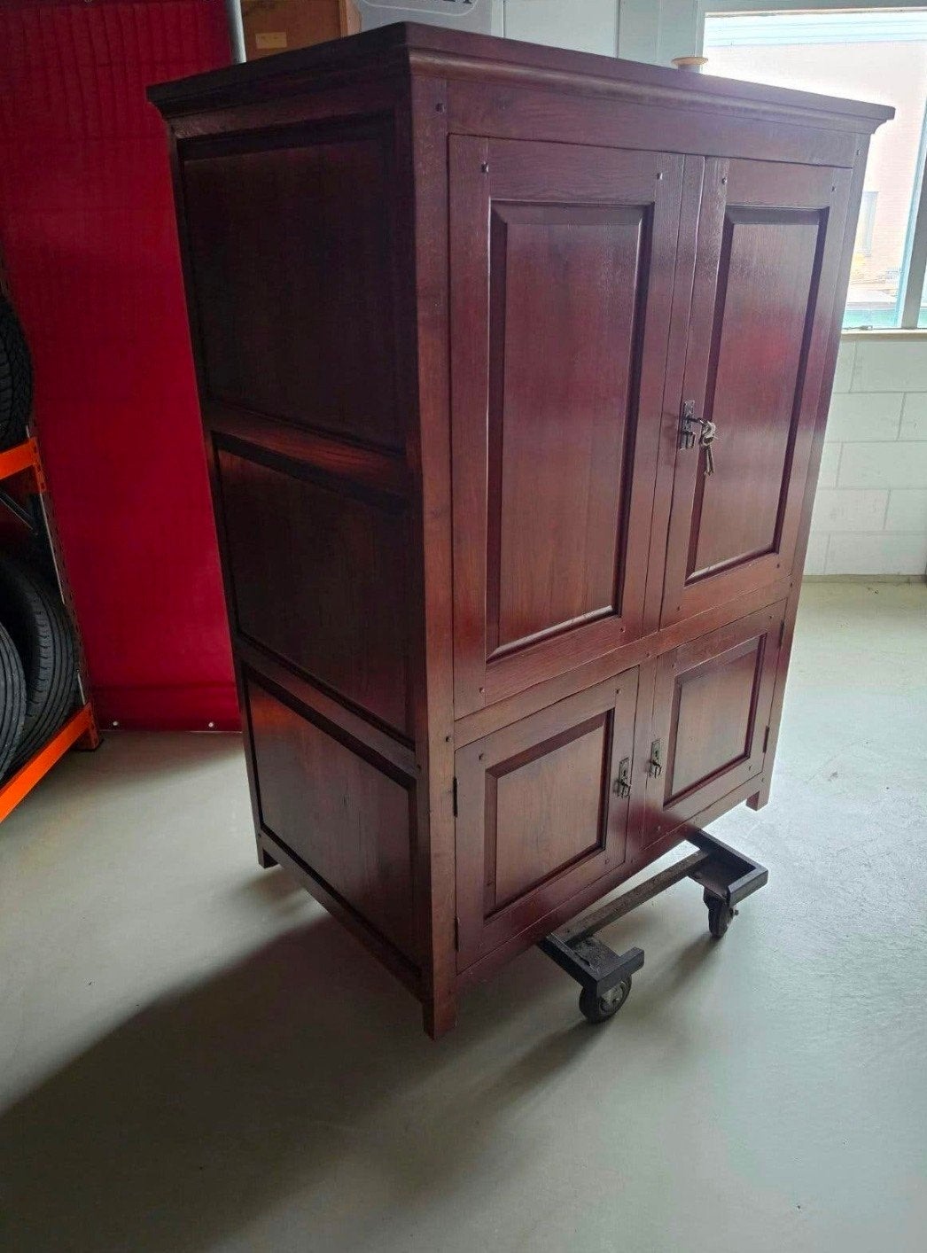 Massief houten kast - TV meubel / Opbergkast, Antiek en Kunst, Ophalen