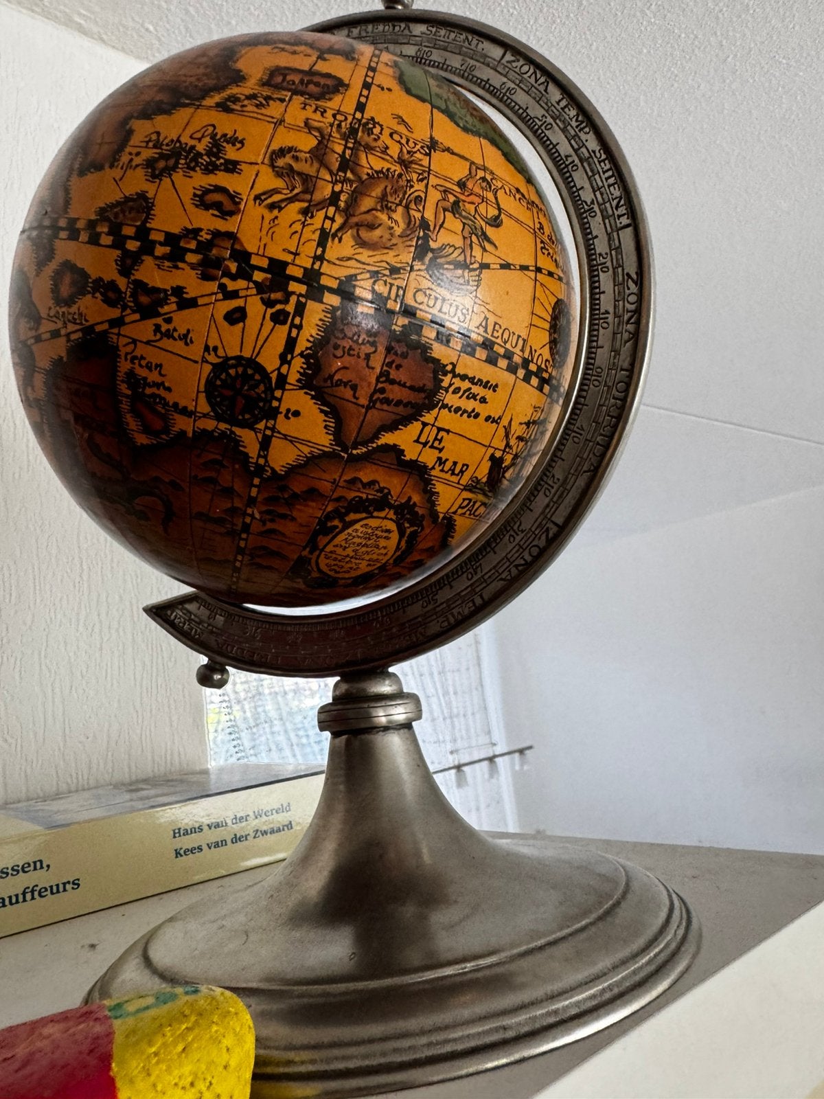 Wereld bollen, Ophalen of Verzenden, Zo goed als nieuw