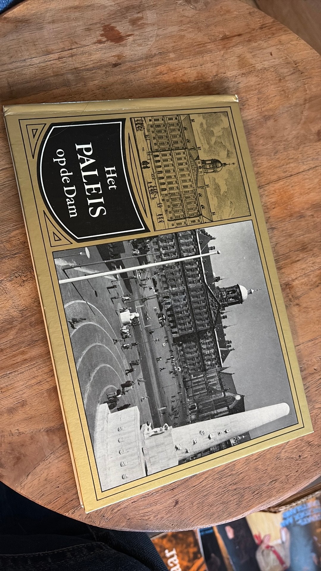 Boek paleis op de Dam, Ophalen of Verzenden, Zo goed als nieuw, Tijdschrift of Boek