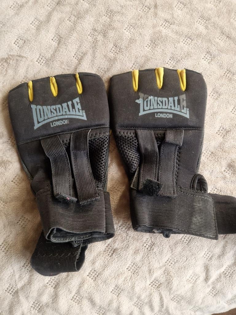 MMA handschoenen zgan Lonsdale, Ophalen of Verzenden, Zo goed als nieuw, Bokshandschoenen