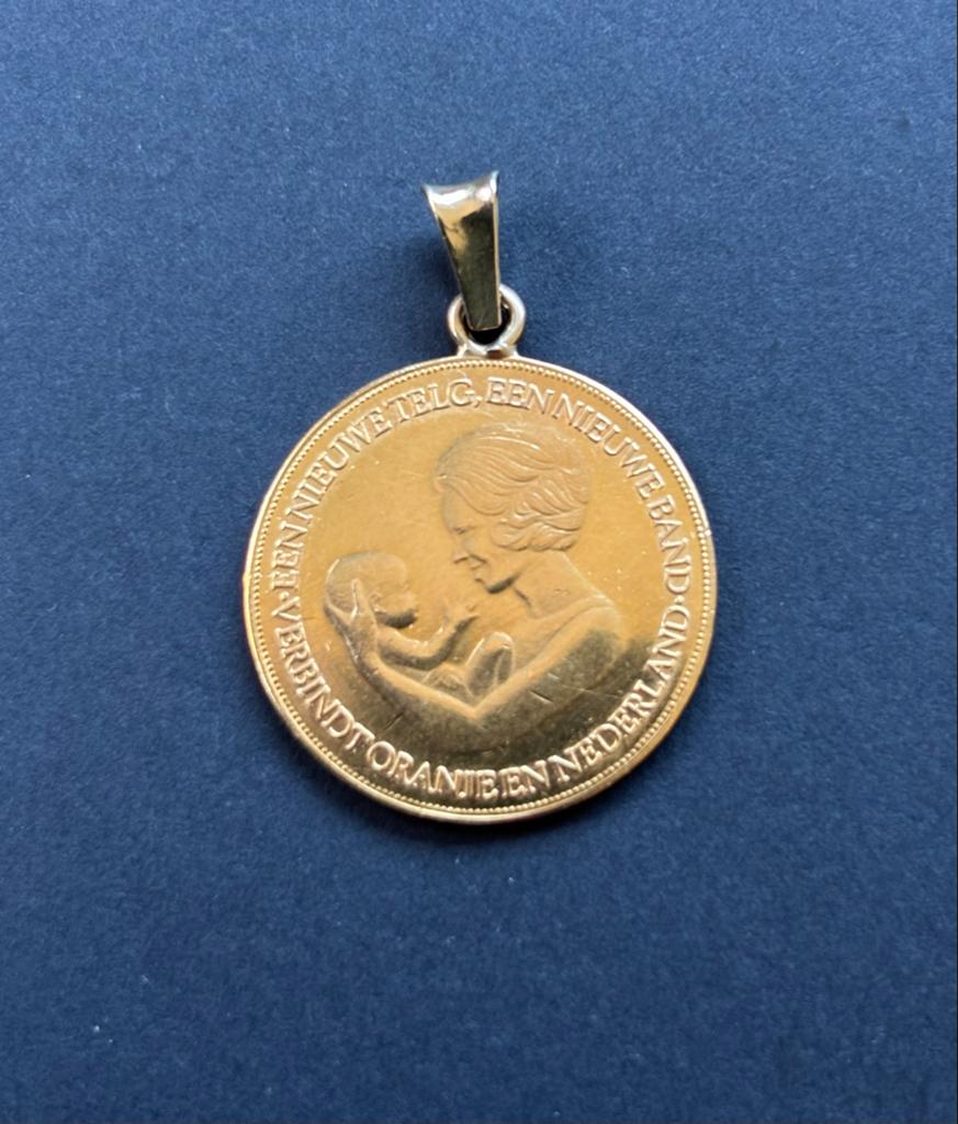 Gouden hanger / munt Beatrix en Prins Willem-Alexander, Sieraden, Tassen en Uiterlijk, Overige voorstellingen, Ophalen of Verzenden