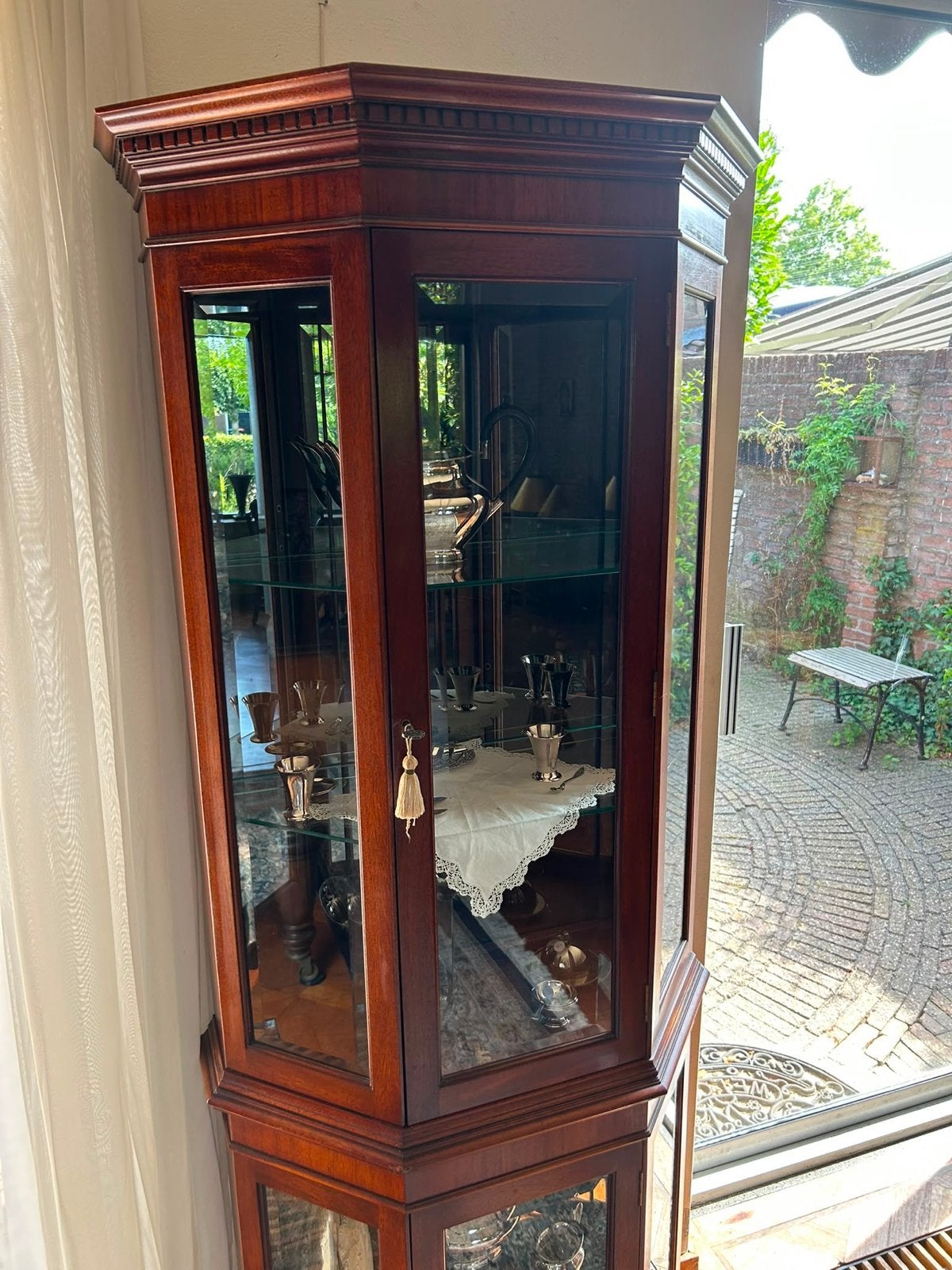 Antieke mahoniehouten hoekkast met glazen deuren, Ophalen
