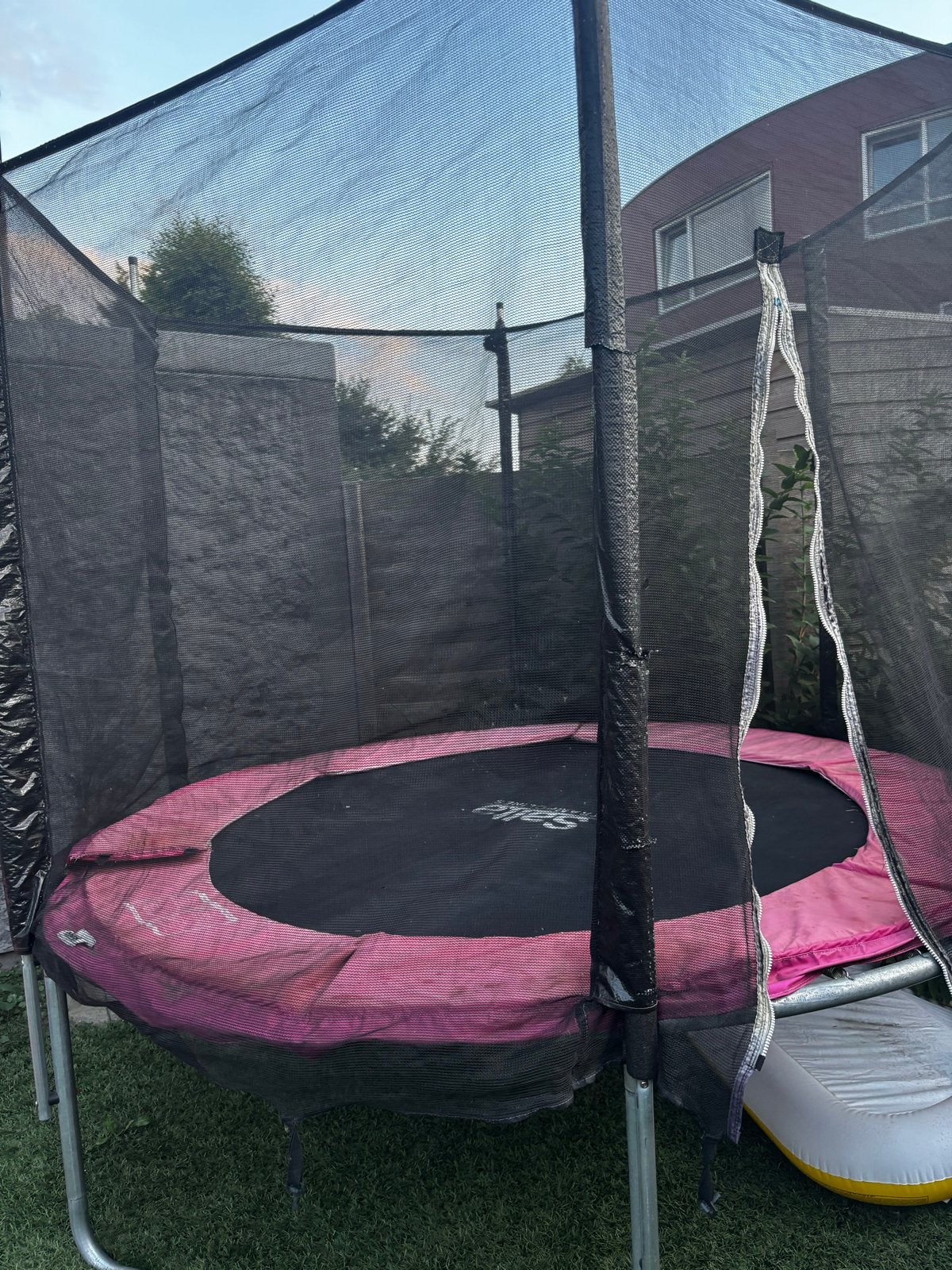 GRATISS  trampoline met veiligheidsnet - zelf demonteren, Ophalen, Gebruikt