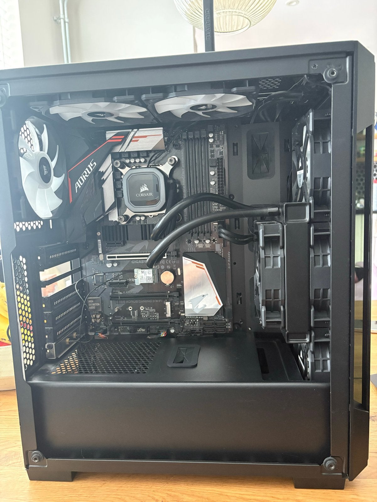 Corsair 220T PC met Gigabyte B360, i5-8500 en RGB Controller, Ophalen, Gebruikt, Gaming, 3 tot 4 Ghz