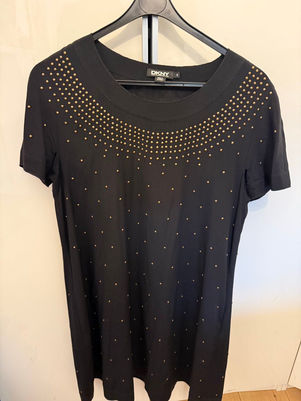 DKNY Zijden A-lijn jurk met studs, Zwart, Ophalen of Verzenden, Zo goed als nieuw, Maat 36 (S)