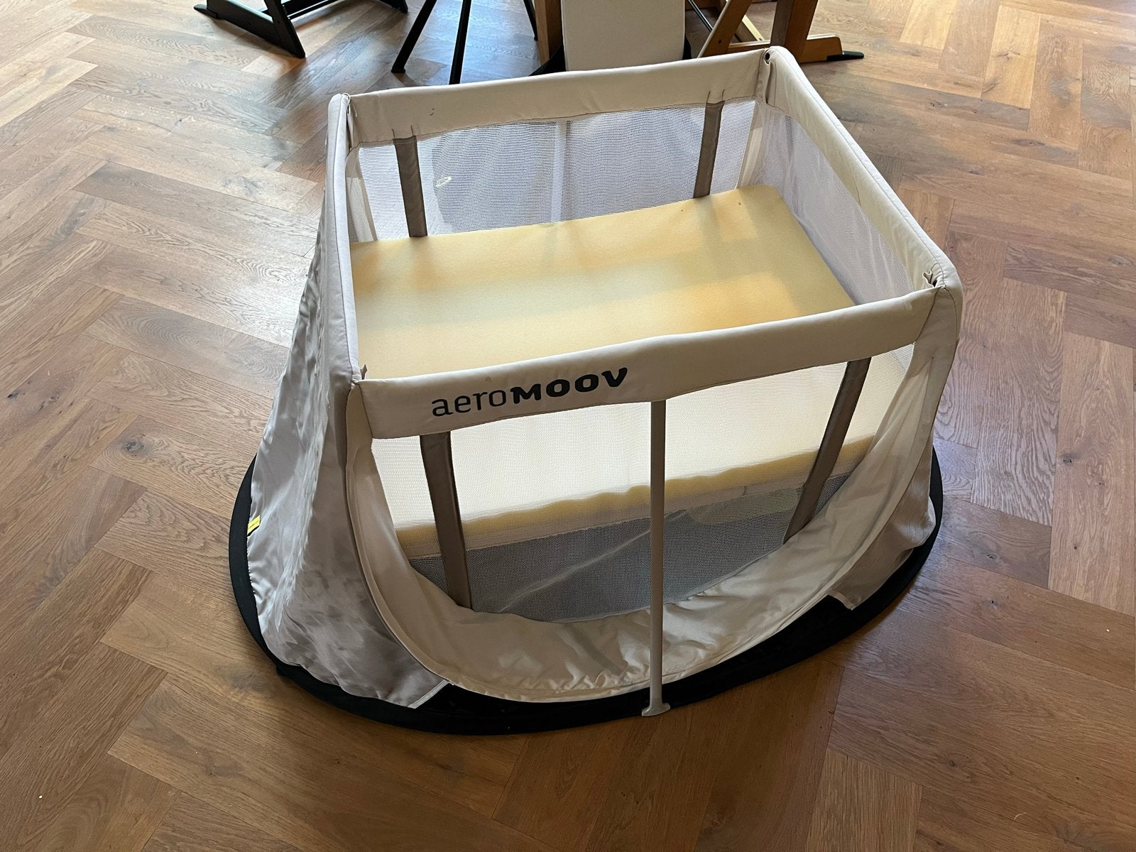 AeroMoov Reisbedje met schuimmatras - Zo goed als nieuw, Ophalen, Zo goed als nieuw, Reisbedje