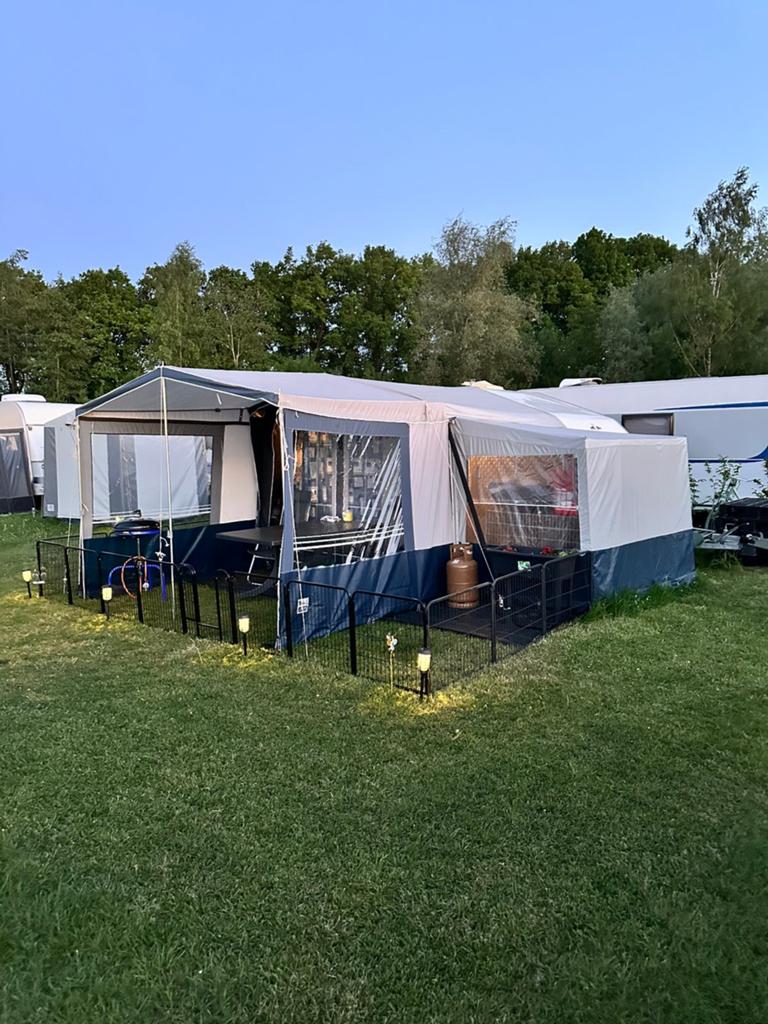 Kip MK400 met voortent, uitbouw en vloer, Ophalen, Gebruikt