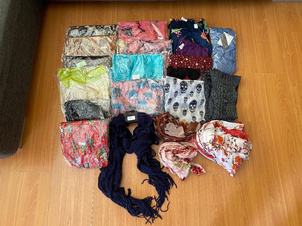 Partij dames sjaals - diverse stijlen & kleuren - 22 st., Ophalen of Verzenden, Nieuw, Maat 38/40 (M), Sjaal