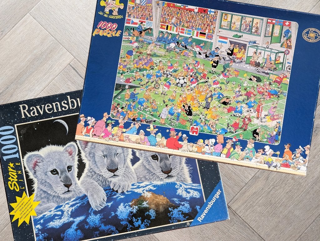 2 puzzels, van Haasteren en Ravensburger, Hobby en Vrije tijd, Ophalen of Verzenden, 500 t/m 1500 stukjes, Zo goed als nieuw, Legpuzzel
