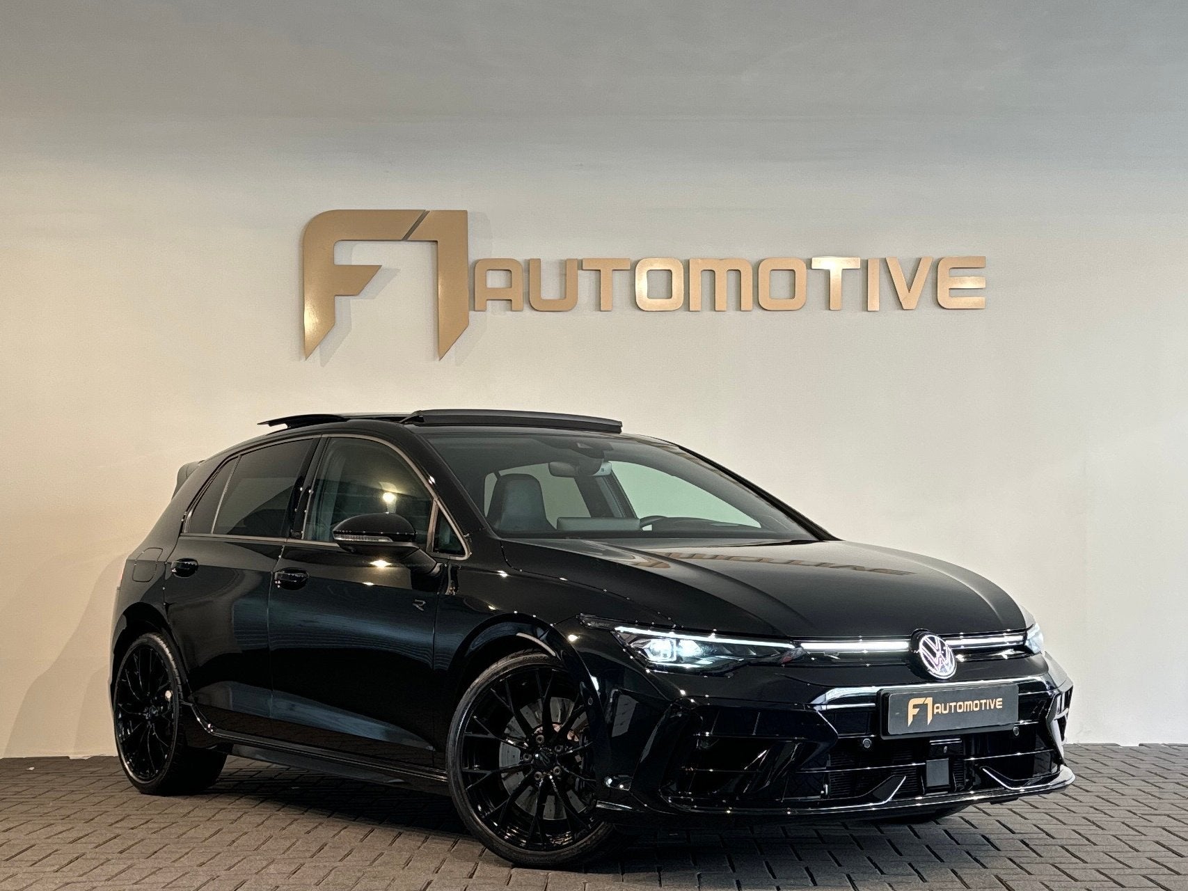 Volkswagen GOLF 2.0 TSI 4Motion R Black Edition Pano|Akra|Me, Auto's, Automaat, Dealer onderhouden, Euro 6, 4 cilinders
