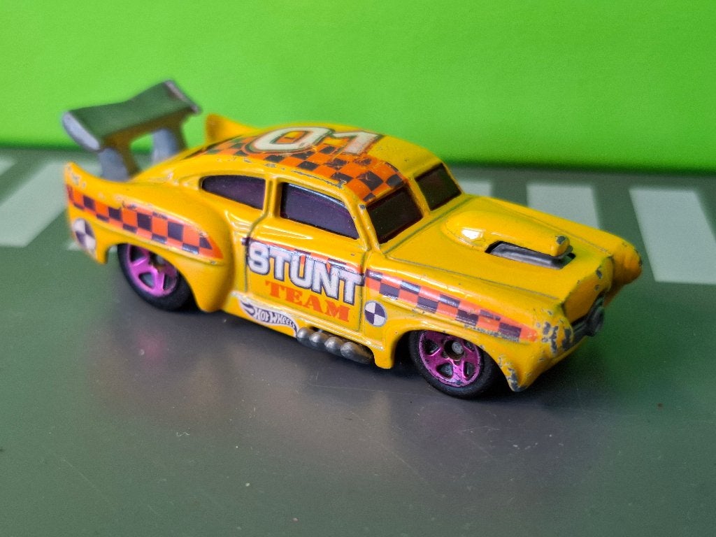Hotwheels - Jaded - Kaiser-Frazer Henry J [geel] 1/60, Ophalen of Verzenden, Nieuw, Auto