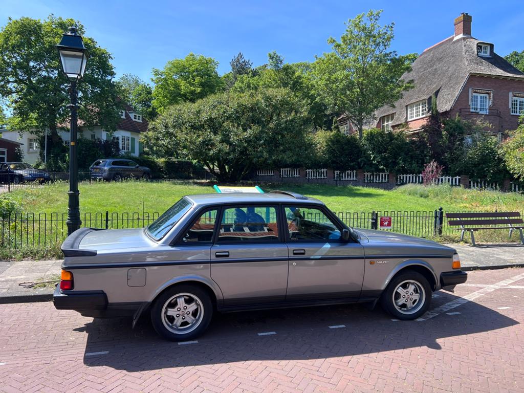 Maagdelijke Volvo 244 GLT, Achterwielaandrijving, 1550 kg, 129 pk, 2300 cc
