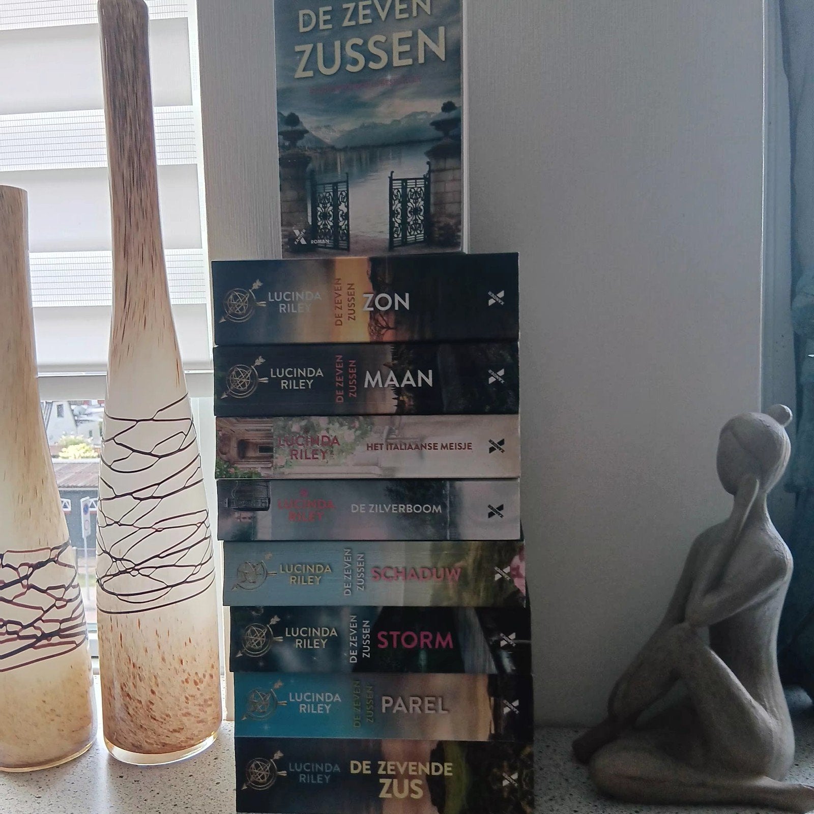 9 boeken van lucinda riley, Ophalen, Hout, Cd's