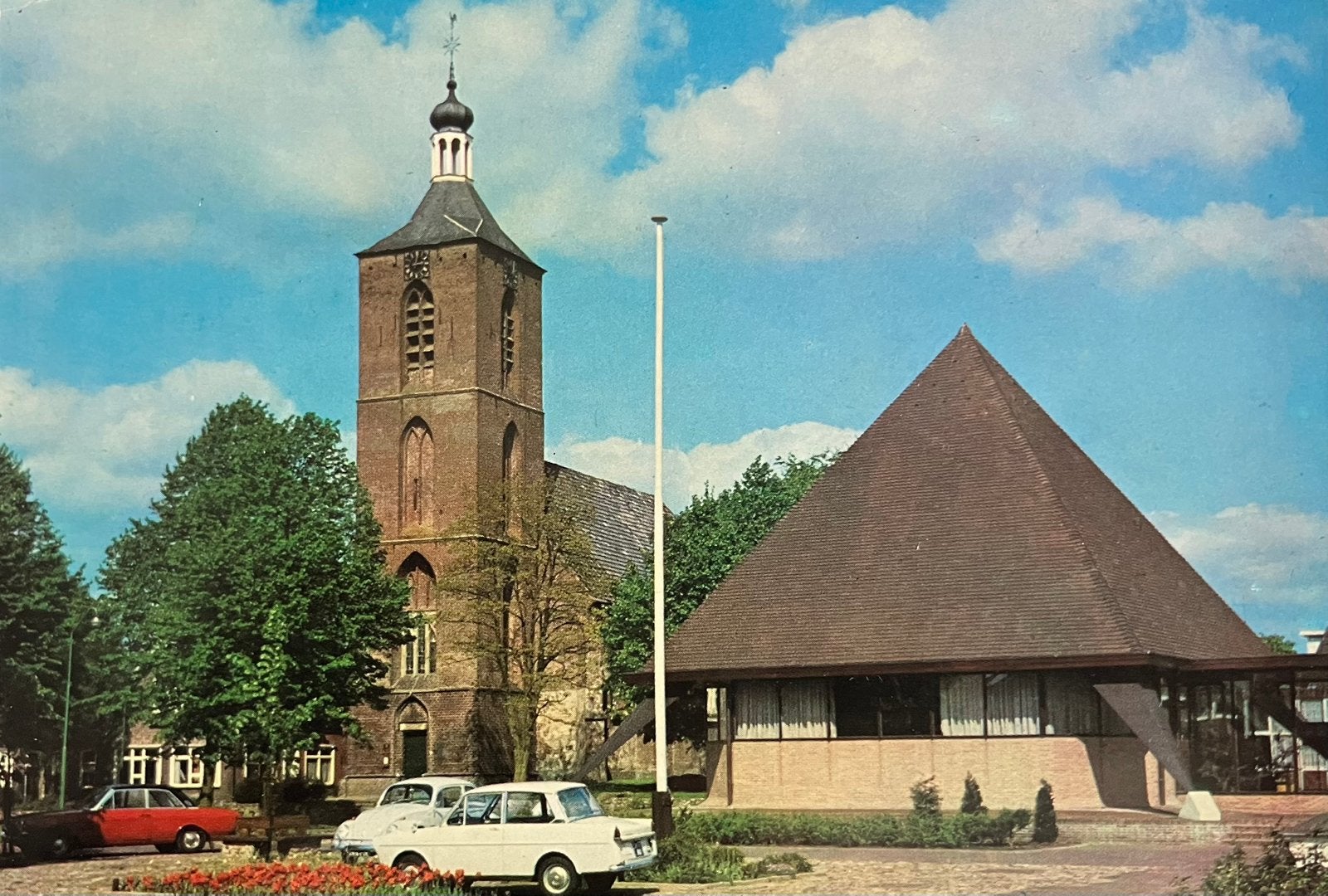 Ansichtkaart met auto DAFJE in Ruinen, Ophalen of Verzenden, 1960 tot 1980, Ongelopen, Voertuig