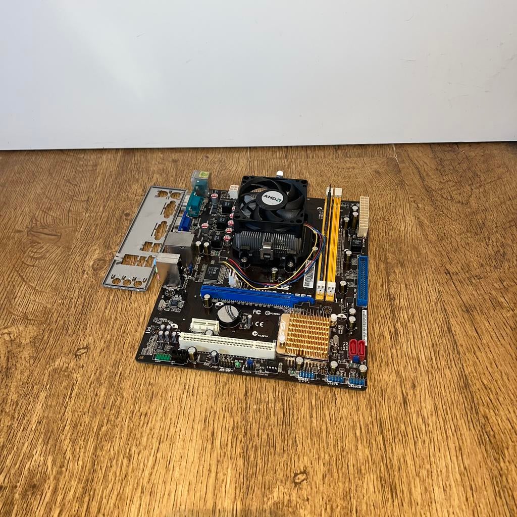 ASUS M2N68-AM SE2 met Processor en werkgeheugen, Computers en Software, Moederborden, Gebruikt, Intel, DDR2, Ophalen of Verzenden