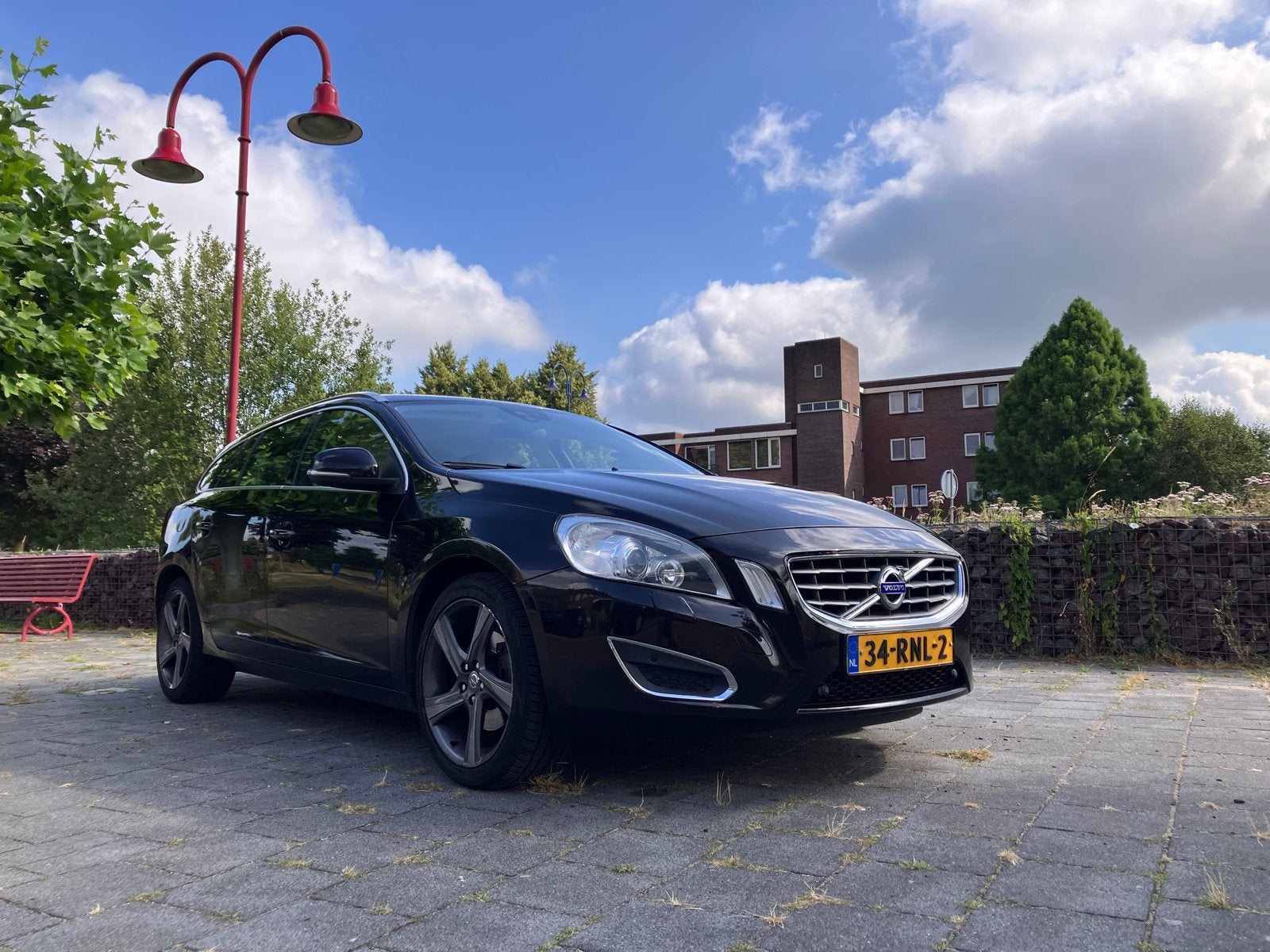 Volvo V60 T3 Start/stop 150pk 2011 Zwart, Auto's, Volvo, Voorwielaandrijving, 1596 cc, 15 km/l, Beige