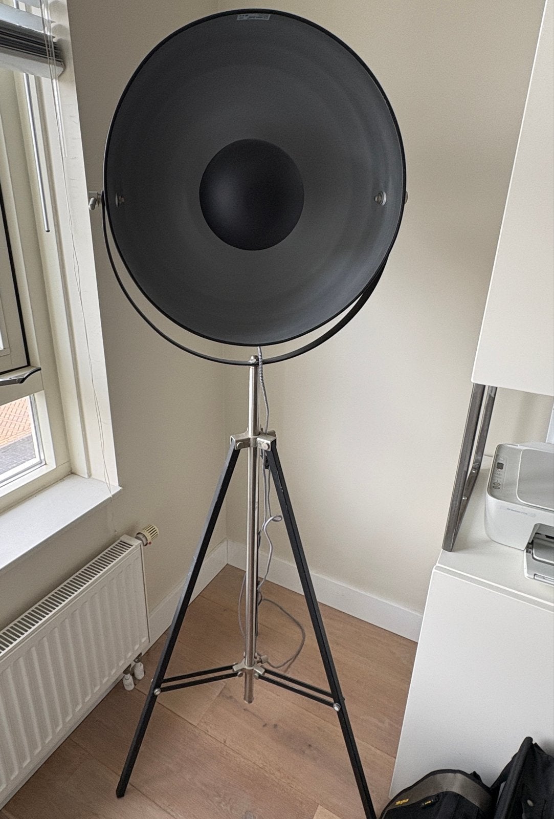 Grote zwarte vloerlamp op statief - Studio/Industriële stijl, Ophalen, Gebruikt, E27 (groot), Metaal