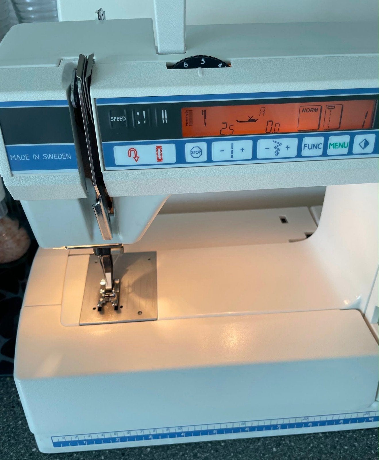 Husqvarna naaimachine type 1070, Ophalen, Gebruikt, Naaimachine, Husqvarna
